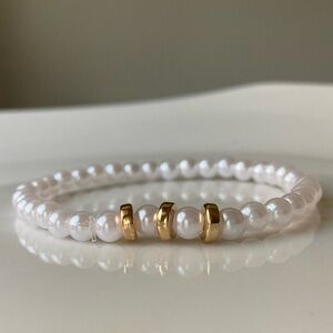 Elegant Pearl Bracelet with Gold Accents